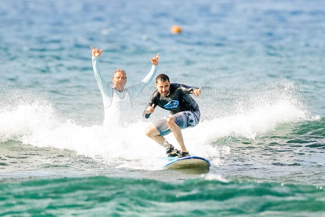 2 Hour Beginner Group Surf Lessons - Starting near Lahaina with a board and rash guard