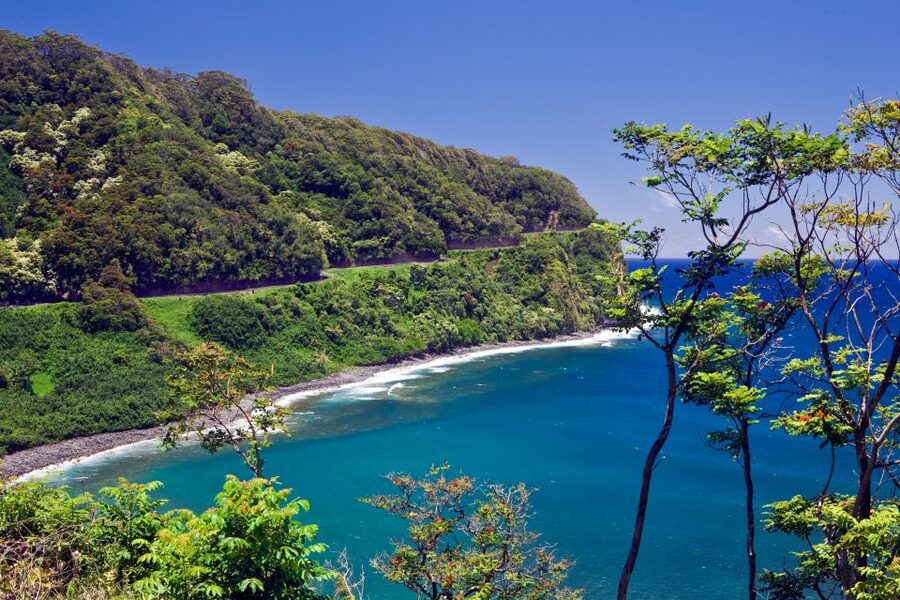 Central Maui: Two-Island Scenic Helicopter Flight to Molokai - What the six-person format feels like