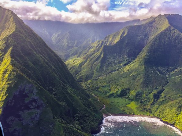 Doors Off West Maui and Molokai 45 minute Helicopter Tour - Photography rules that matter