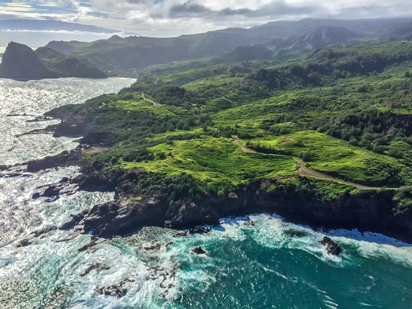 Doors Off West Maui and Molokai 45 minute Helicopter Tour - Weight rules, age limits, and comfort