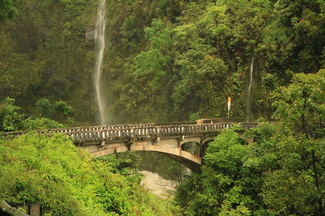 Famous Road to Hana Waterfalls, Black Sand Beach & Lunch - Wai’anapanapa is the day’s main event