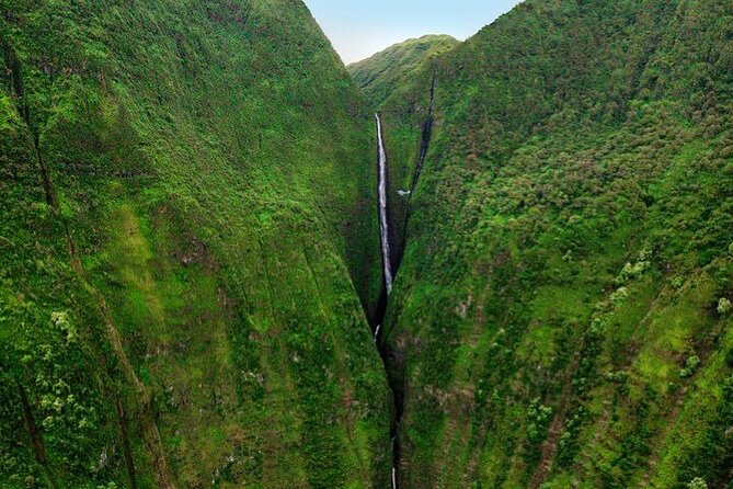 First Class Waterfalls of West Maui and Molokai Helicopter Tour - What the equipment and check-in process mean for you