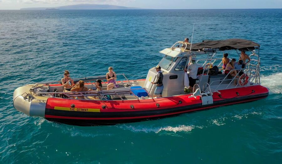 From Kihei: Molokini Crater and Turtle Town Snorkeling - Boat comfort, food, and the practical extras