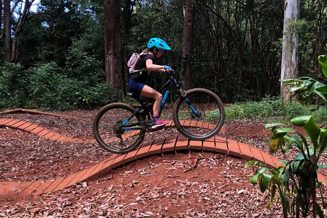 Fun Mountain Bike riding on trails in Maui Hawaii! - Meeting Rob and Getting the Bike Right