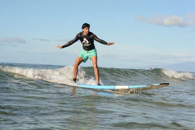 Group Surf Lesson at Kalama Beach in Kihei - The land lesson makes the first waves easier