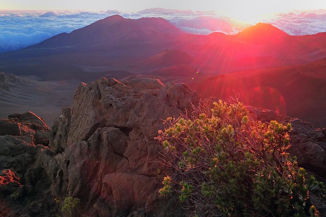 Haleakala Sunrise Tour with Breakfast and West Side Pickup - Before dawn: pickup and the ride uphill