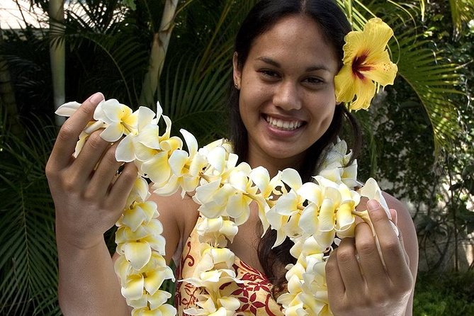 Honeymoon Airport Lei Greeting on Kahului Maui - A flower lei before the luggage carousel