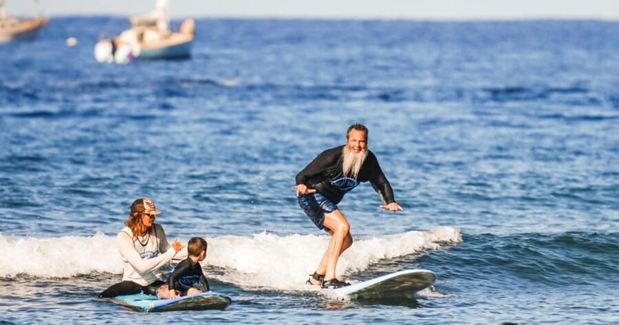 Lahaina: Group Surf Lessons for Beginners - The diploma and the small finish
