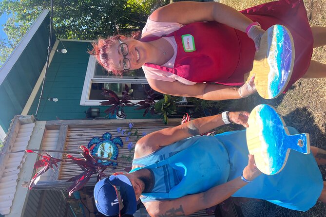 Make your own Maui Souvenir/Ocean resin class - Dara’s teaching style and class size