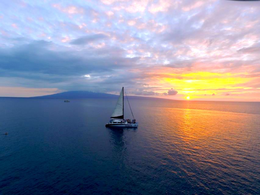Maui: 2 Hour Sunset Dinner Sail with Open Bar and Appetizers - A sunset sail that keeps the evening simple