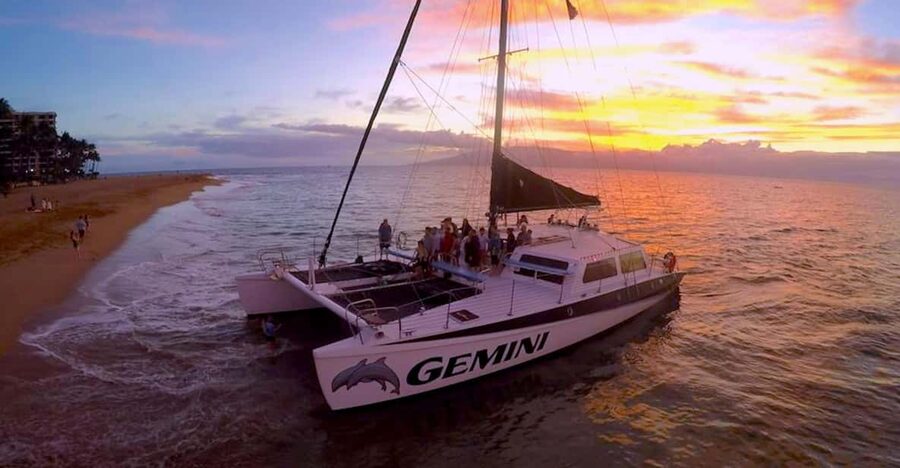 Maui: 2 Hour Sunset Dinner Sail with Open Bar and Appetizers - The open bar, from Mai Tais to Maui beer