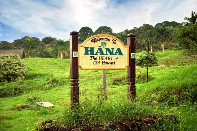 Maui Adventure Bundle: 6 Epic Audio Driving Tours, Including Road to Hana - West Maui: beaches, cliffs, and roads that demand attention