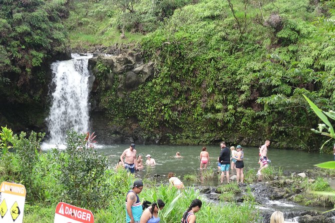 Maui: Famous Road to Hana Waterfalls and Lunch by Mercedes Van - Hana Bay and Waiʻānapanapa’s black shore