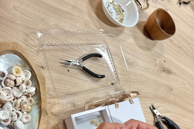 Maui Jewelry Making Class with Puka Shells and Pearls - Location, timing, and practical details