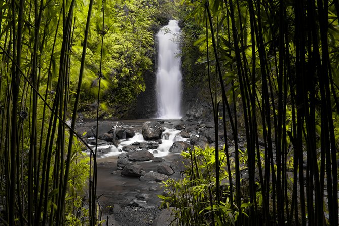 Maui "Loop" Road To Hana Audio Driving Tour - Wailua Valley to Hana: waterfalls, food, and black sand