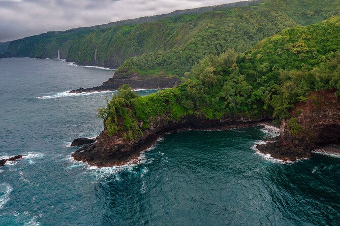 Maui & Molokai Spectacular with Exclusive Landing Helicopter Tour - The aircraft setup and pilot communication