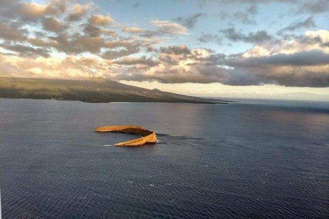 Maui -PRIVATE- Air Tour: 5 Islands: (2-5 people): SEE Even MORE! - Lanai, the shipwreck, and a prehistoric coastline