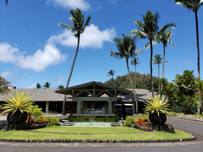 Maui: Road to Hana Adventure with Breakfast & Lunch - Ho‘okipa begins the coastal run