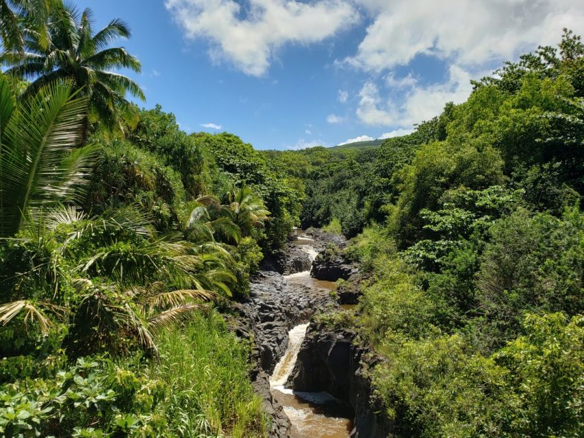 Maui: Road to Hana Adventure with Breakfast & Lunch - Wai‘anapanapa is the main event