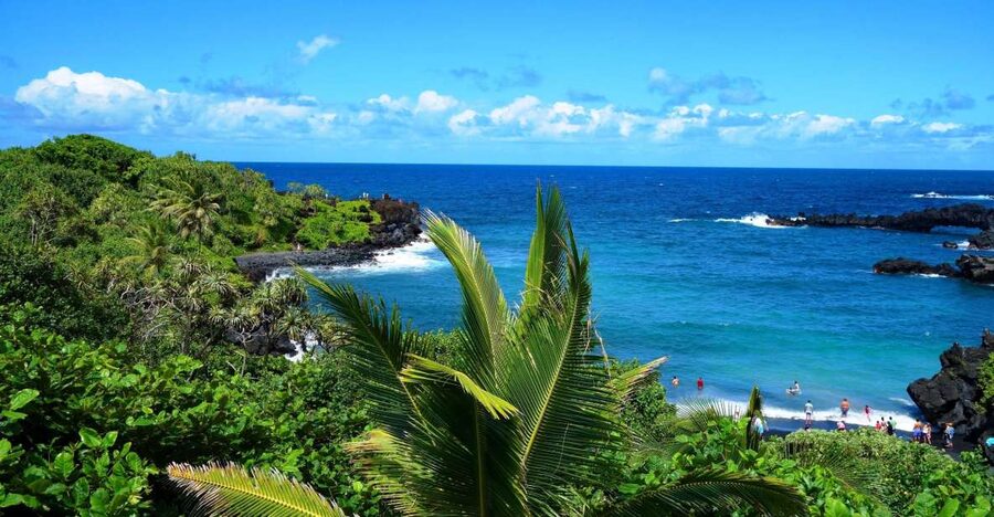 Maui: Road to Hana Waterfalls Tour with Lunch - Lunch by the ocean adds value, but not luxury