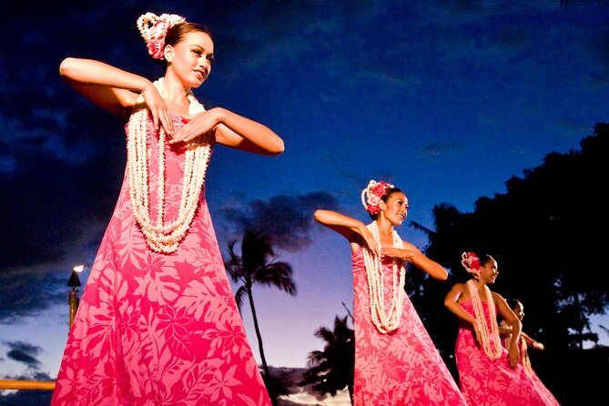 Maui: Te Au Moana Luau at The Wailea Beach Marriott Resort - The fire knife finale