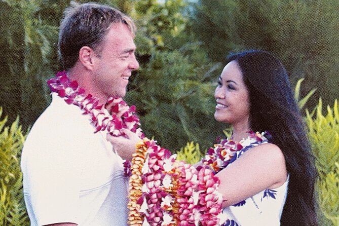 Orchid Airport Lei Greeting (Maui, Kahului Airport, OGG) - The name sign and the surprise factor