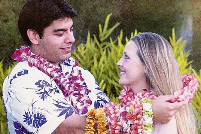 Orchid Airport Lei Greeting (Maui, Kahului Airport, OGG) - A brief welcome, not a full cultural program