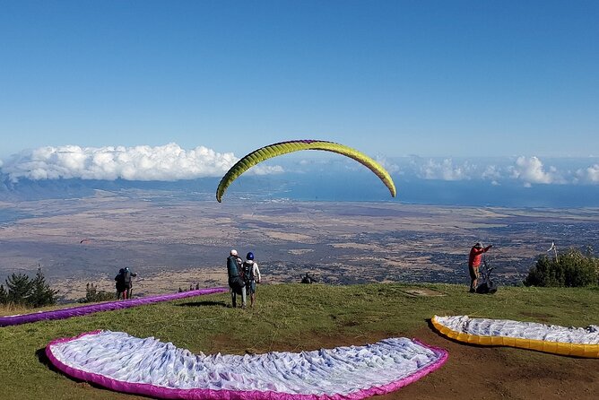 Paraglide Maui's 1K Tandem Paragliding Experience - Weather, clothing, and what to carry