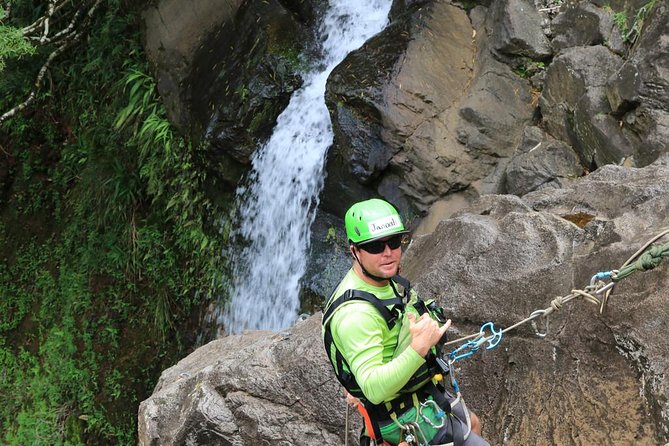 Rappel Maui Waterfalls and Rainforest Cliffs - Starting near the Road to Hana
