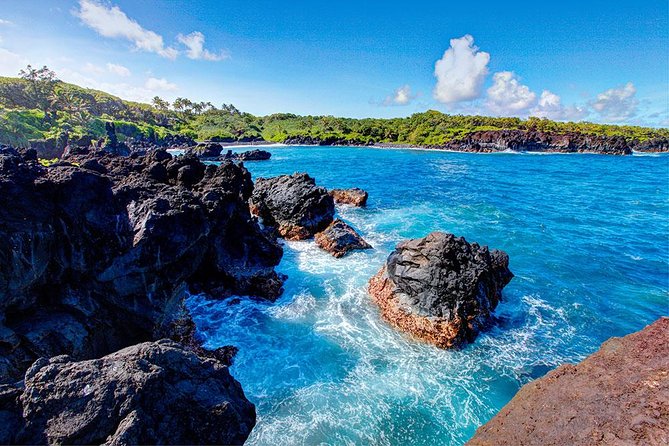Road to Hana Adventure Maui Tour with Lunch - Waterfalls, roadside stops, and the Puaa Kaa swim
