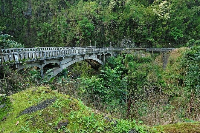 Road to Hana Adventure Maui Tour with Lunch - Waianapanapa and the black sand beach