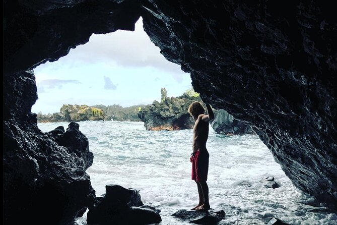 Road To Hana Tour with GO PRO 13 Videography - Waterfalls, beaches, cliffs, and tide pools along the route