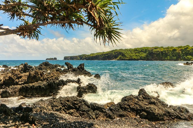 Road to Hana Tour with Lunch and Pickup - Starting with breakfast at Maui Tropical Plantation