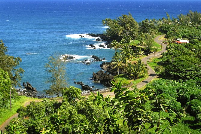 Road to Hana Tour with Lunch and Pickup - Wai‘anapanapa State Park is the visual centerpiece