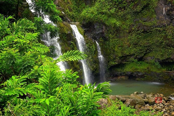 Self-Guided Audio Driving Tour in Road To Hana - Choose between Koki Beach and Hamoa Beach