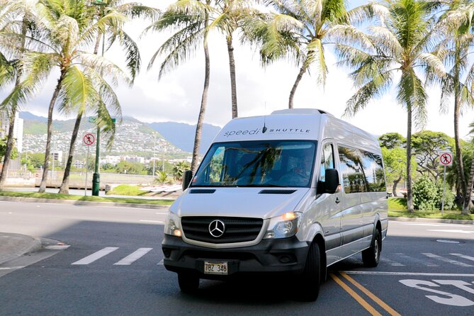 Shared Departure Transfer: Hotel to Maui Kahului Airport - What the pickup feels like at a Maui hotel