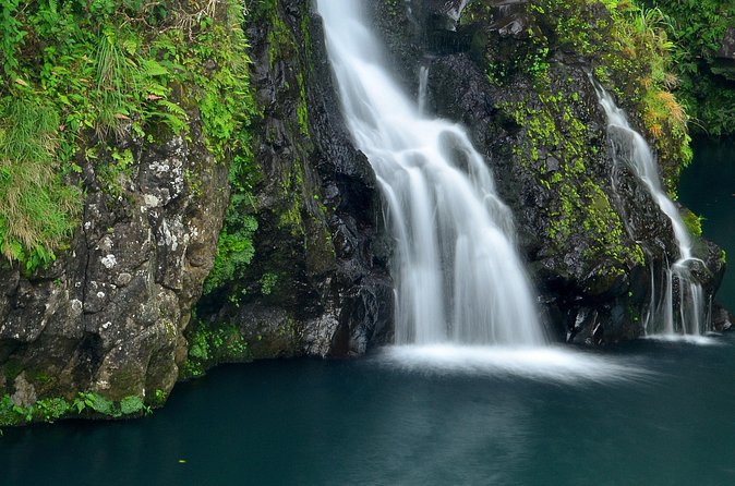 Small-Group Luxury Tour: Road to Hana and Ka'eleku Cavern Day Trip - Hana village and tropical gardens