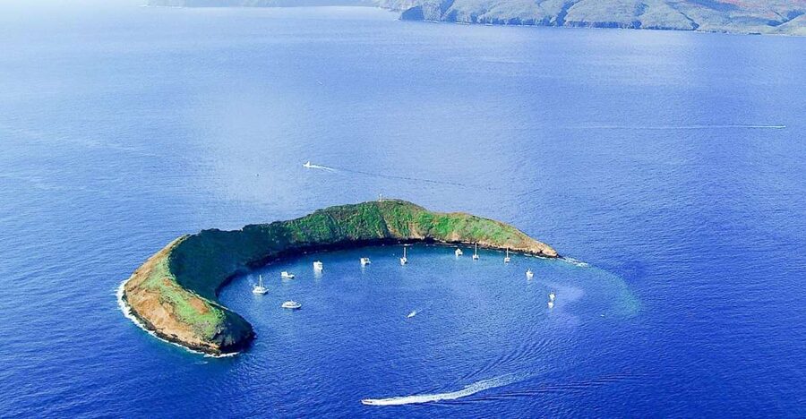 South Maui: Molokini & Turtle Town Snorkeling Tour with Meal - Two water stops, two different moods
