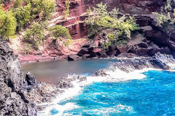 Stellar HI Tours- 15 person van-your own private tour to Hana! - Waianapanapa’s black sand shore is a major highlight
