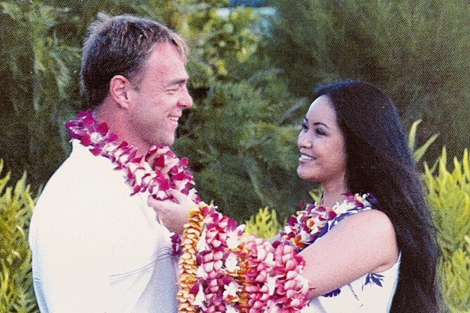 Ti Leaf Airport Lei Greeting (Maui, Kahului Airport, OGG) - A private ceremony for couples, families, and groups