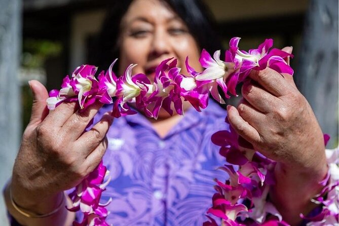 Traditional Airport Lei Greeting on Kahului Maui - The practical help is part of the value