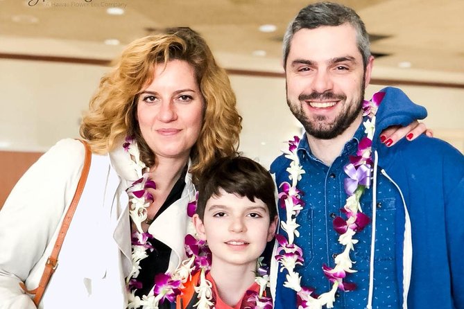 Traditional Airport Lei Greeting on Kahului Maui - Finding your greeter at Kahului Airport