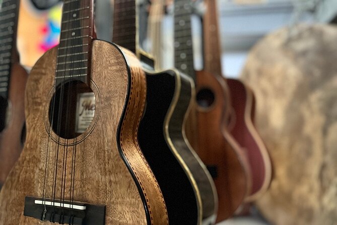 Ukulele Lesson on Maui (Basics) - A friendly first step into Hawaiian music