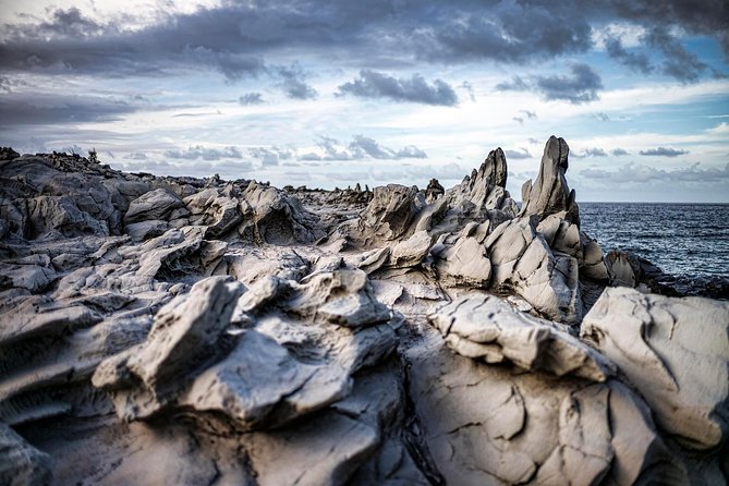 West Maui Self-Guided Audio Tour - Petroglyphs at Olowalu and the popular sands of Kāʻanapali